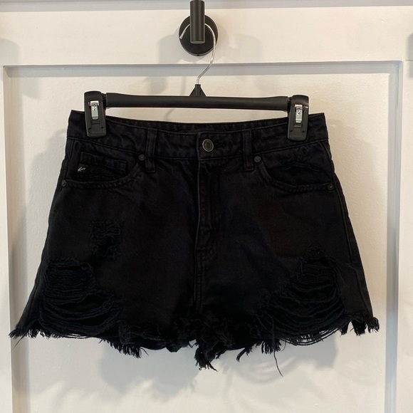 KanCan Pants - KANCAN black denim frayed shorts